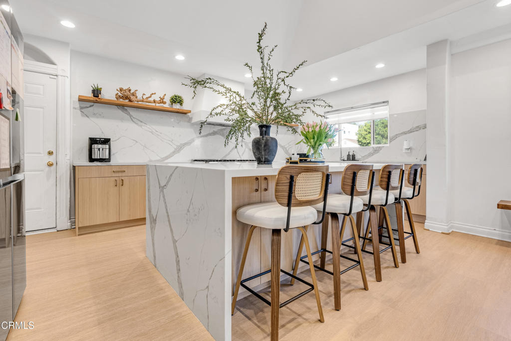367 S Oak Avenue - Photo 1