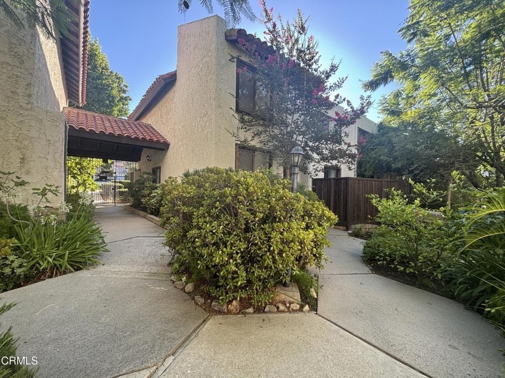 3200 Fairesta Street - Photo 0