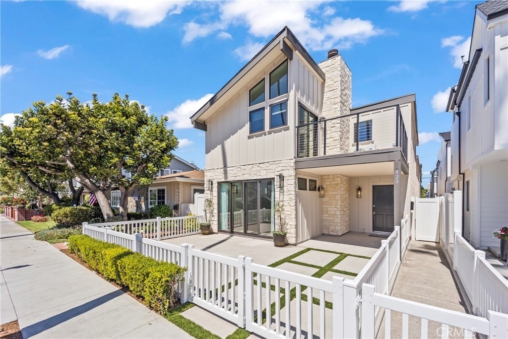 429 Goldenrod - Photo 1