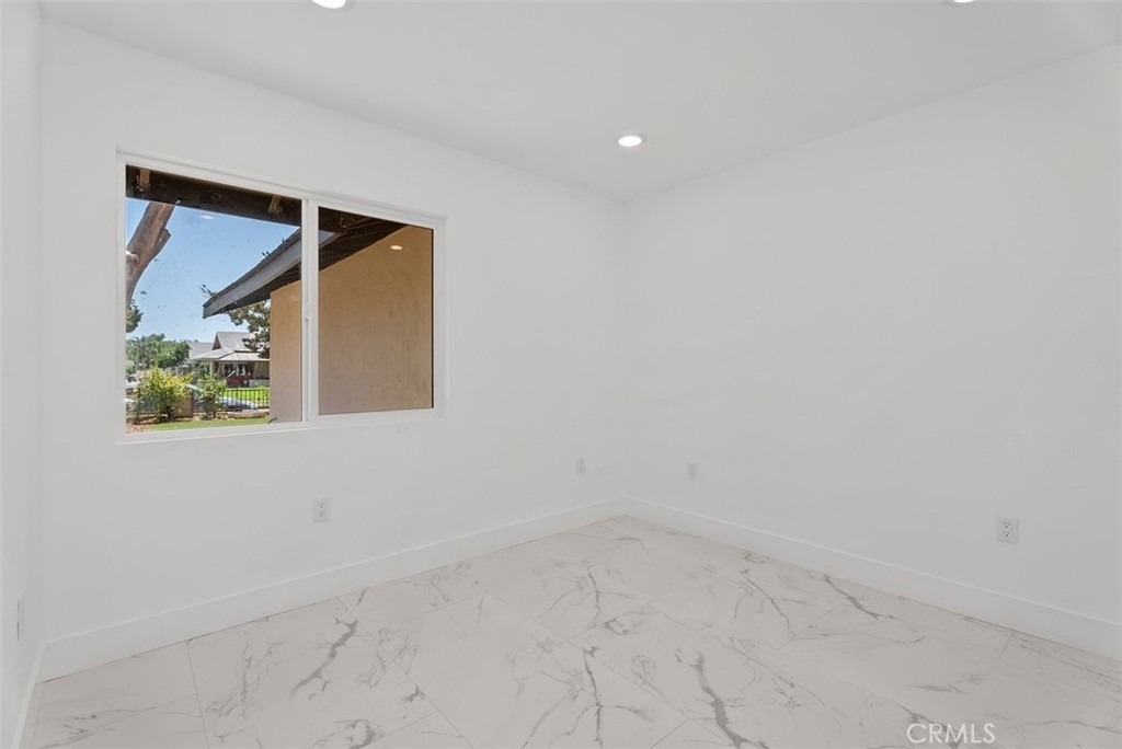 24541 Penfield - Photo 14