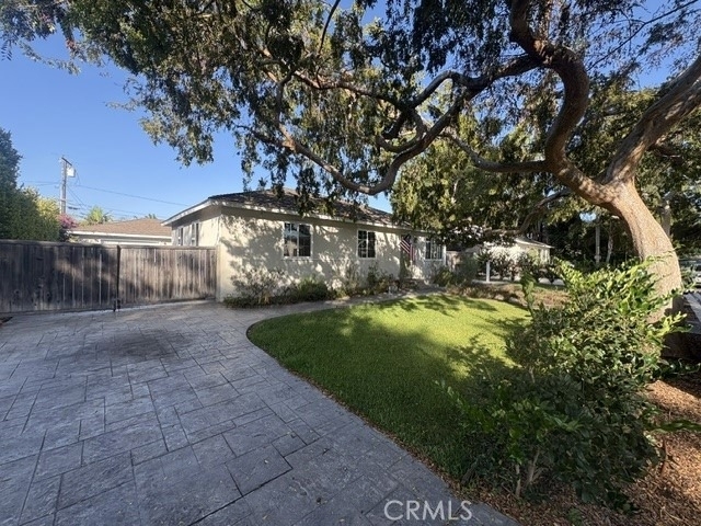 223 Lillian - Photo 1
