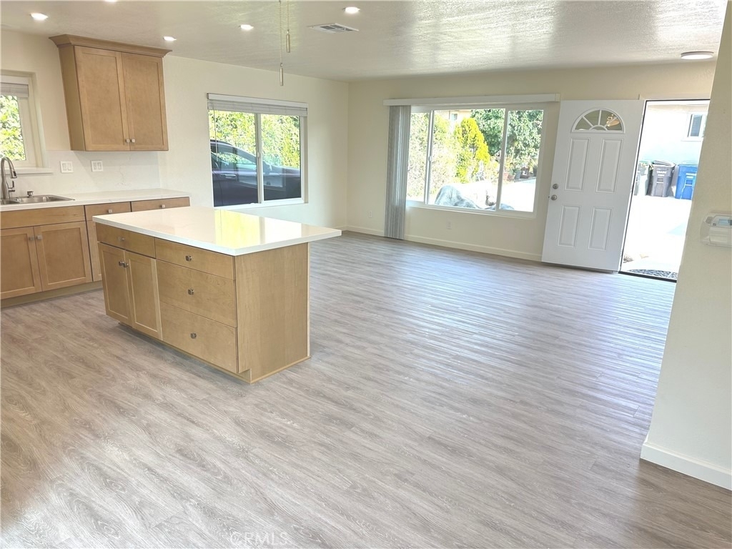 24450 University Avenue - Photo 4