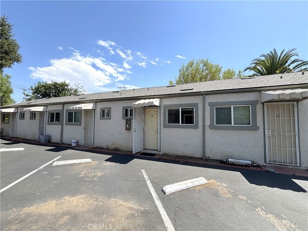 952 E 10th Street - Photo 7