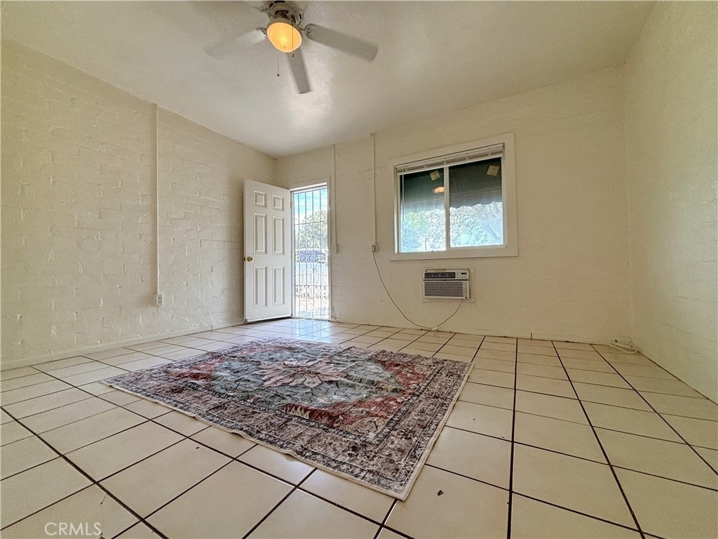 952 E 10th Street - Photo 1