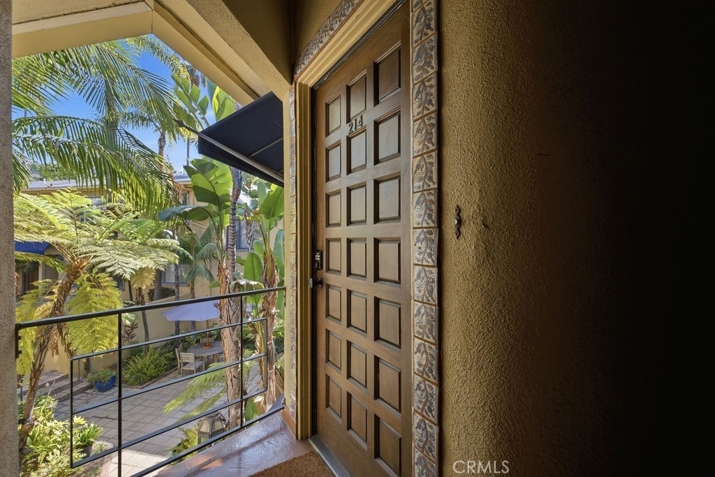 1615 N Laurel Avenue - Photo 3