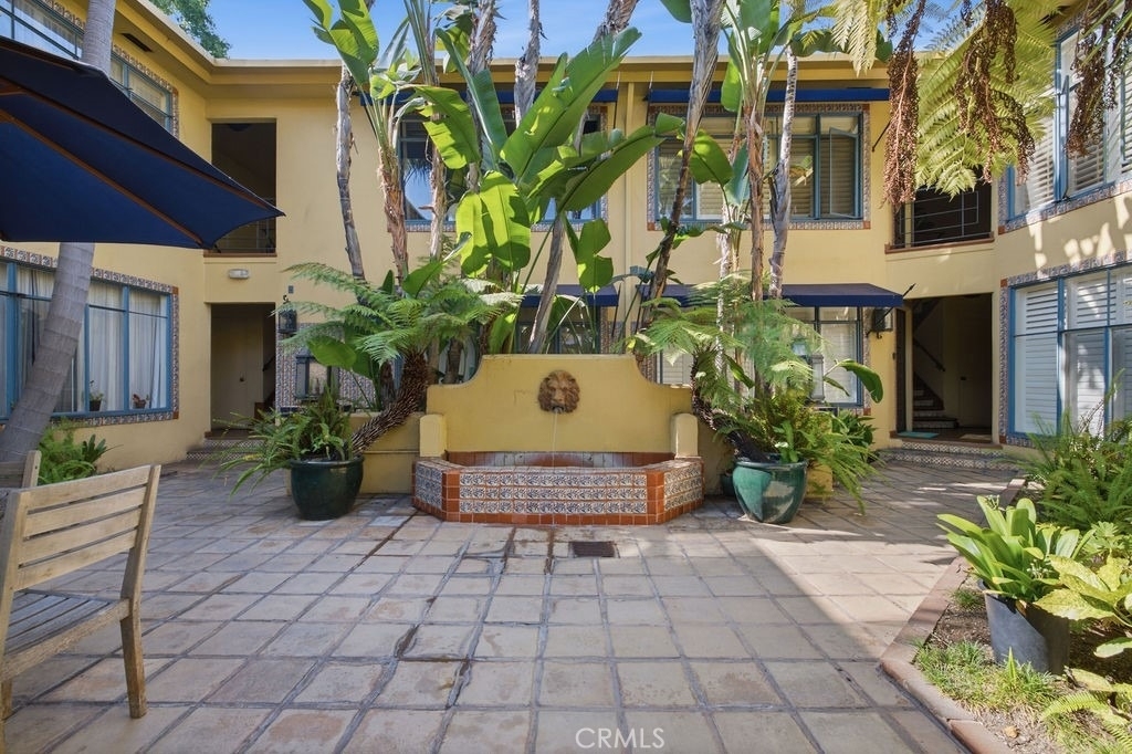 1615 N Laurel Avenue - Photo 2