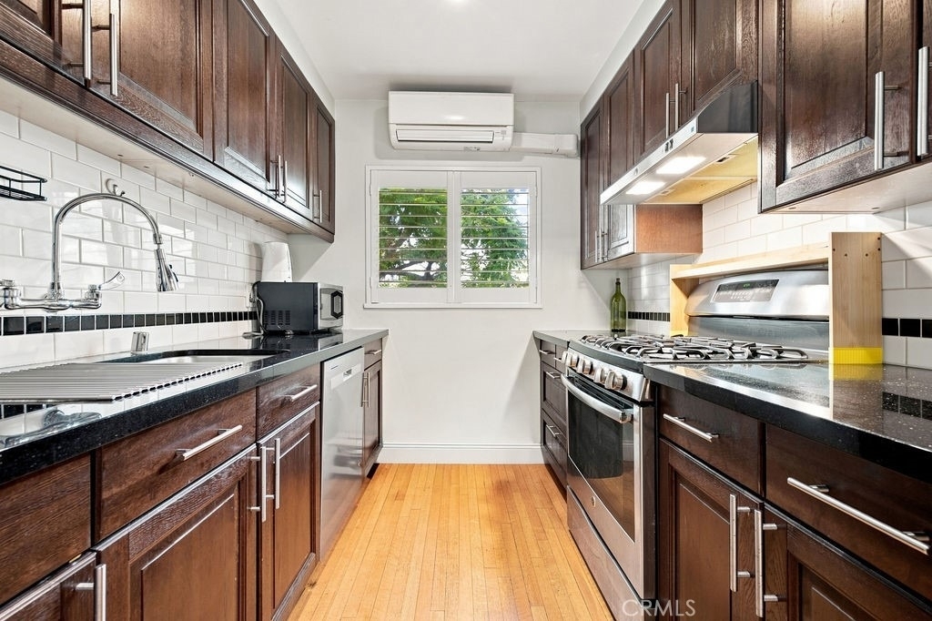 1615 N Laurel Avenue - Photo 9