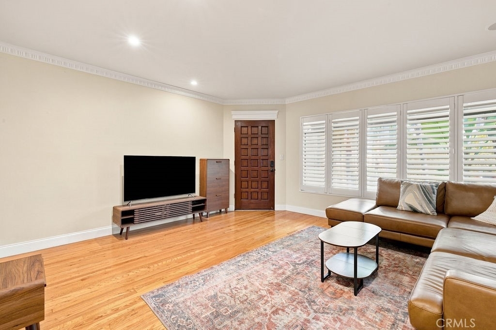 1615 N Laurel Avenue - Photo 7