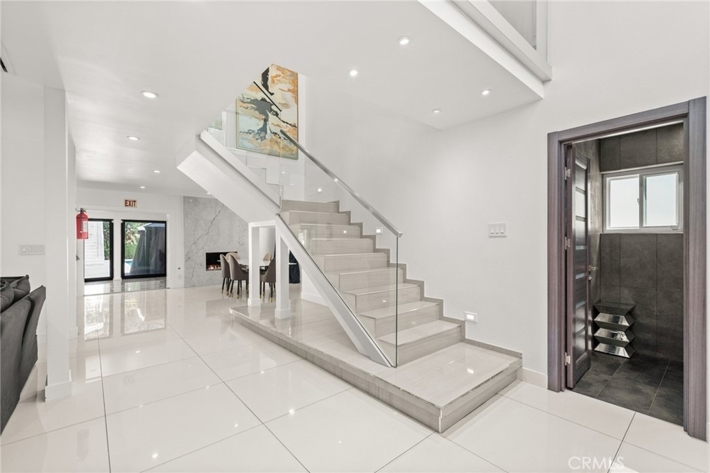 4630 Cedros Avenue - Photo 12