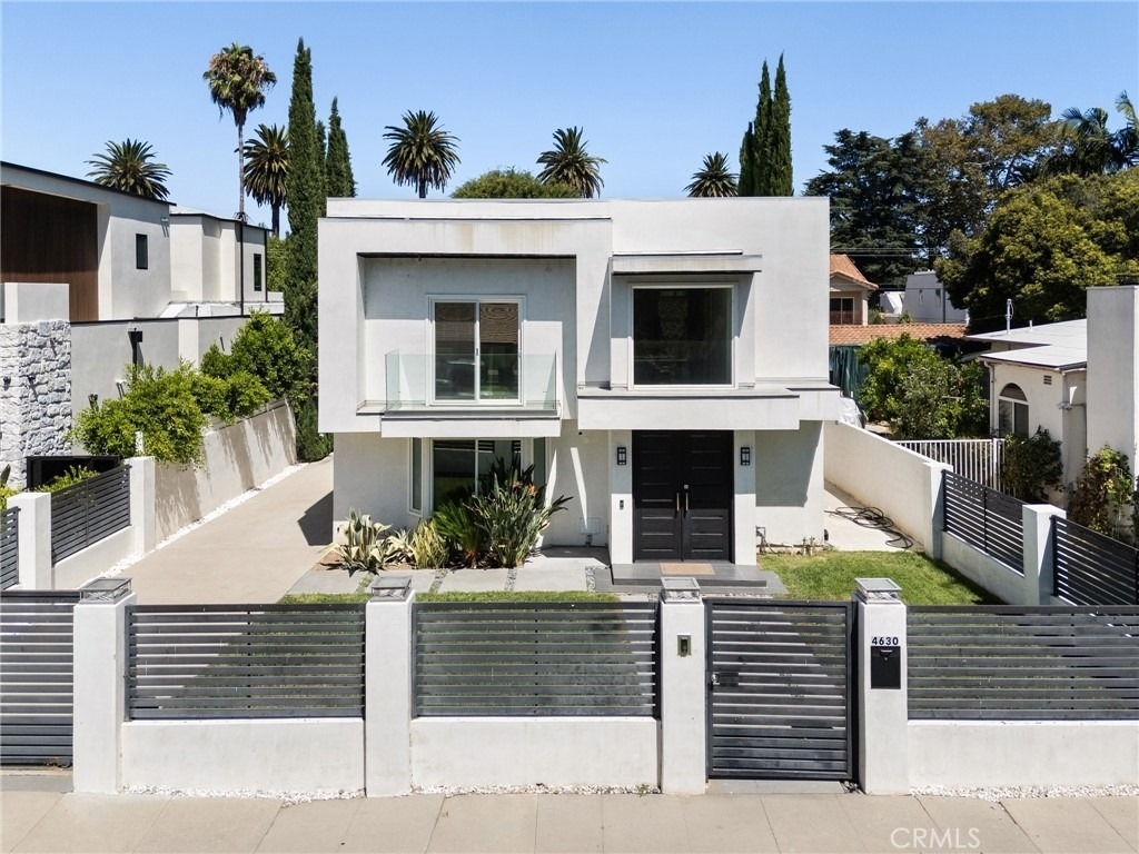4630 Cedros Avenue - Photo 0