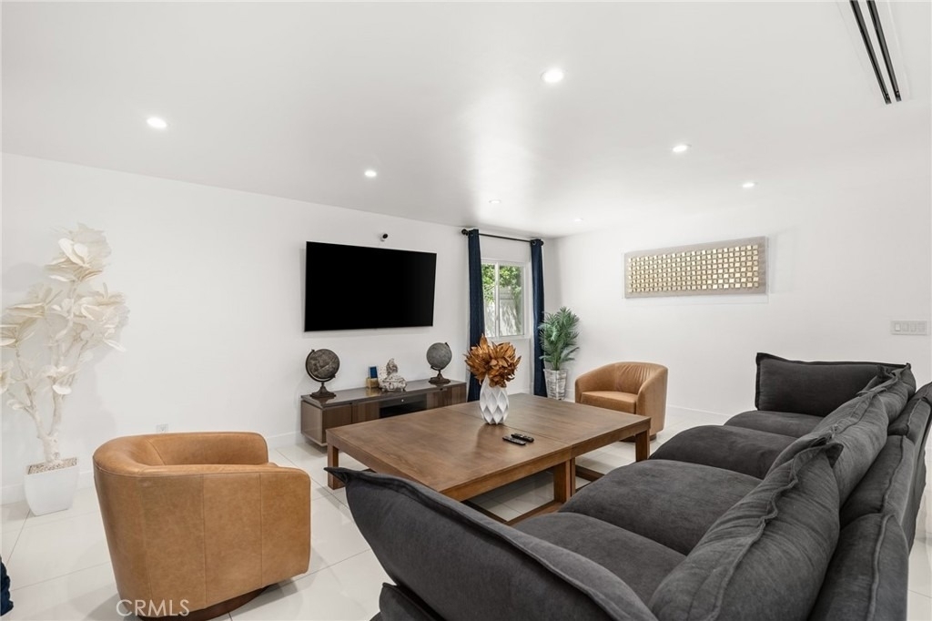 4630 Cedros Avenue - Photo 8