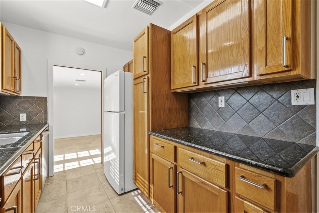 8440 Oakdale Avenue - Photo 11
