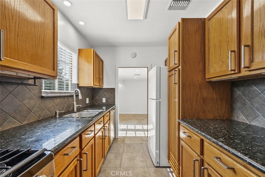 8440 Oakdale Avenue - Photo 8