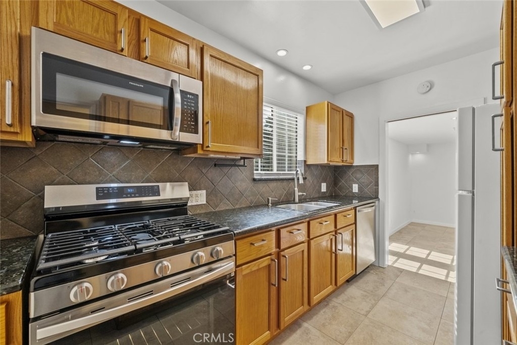 8440 Oakdale Avenue - Photo 10