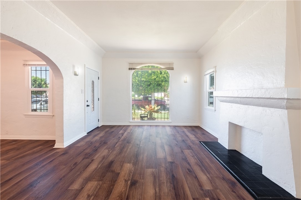 8930 S Hobart Blvd - Photo 3