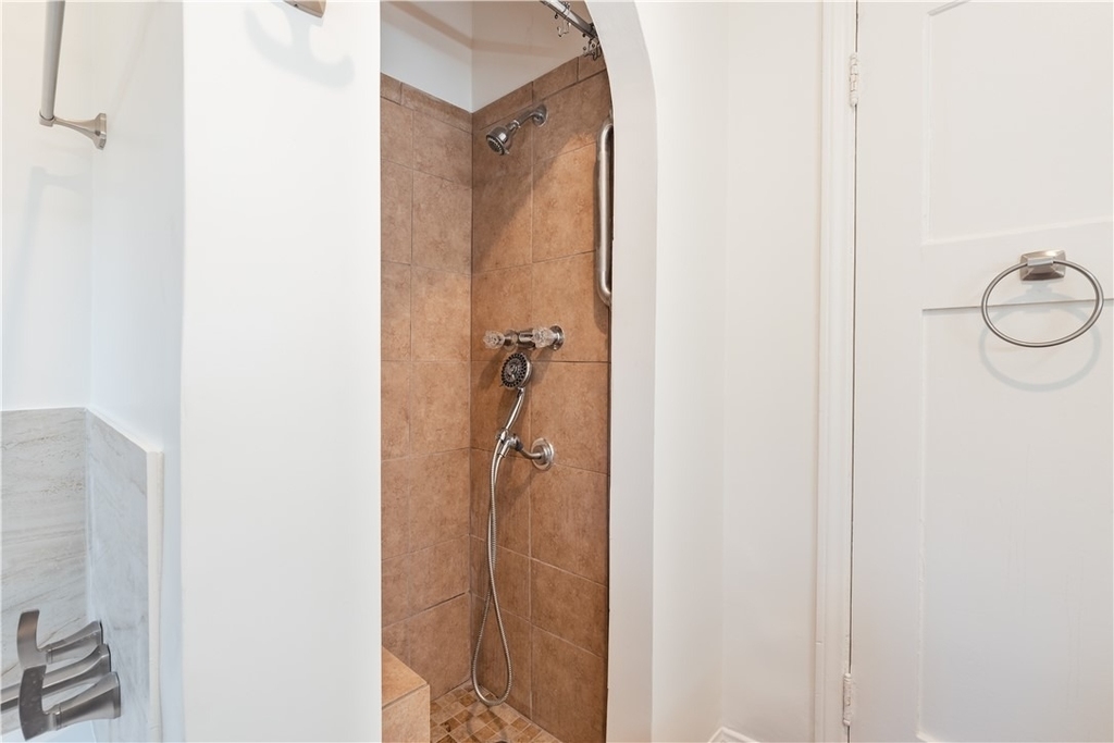 8930 S Hobart Blvd - Photo 13
