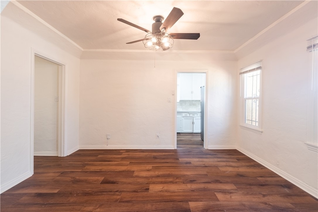 8930 S Hobart Blvd - Photo 4
