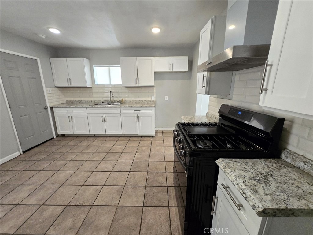 16466 Arrow Boulevard - Photo 3