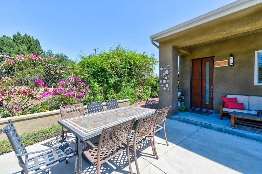 1018 La Presa Drive - Photo 0