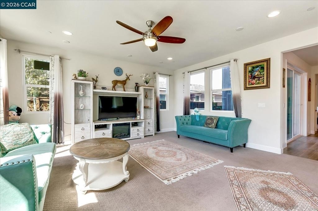582 Mandevilla Dr - Photo 2