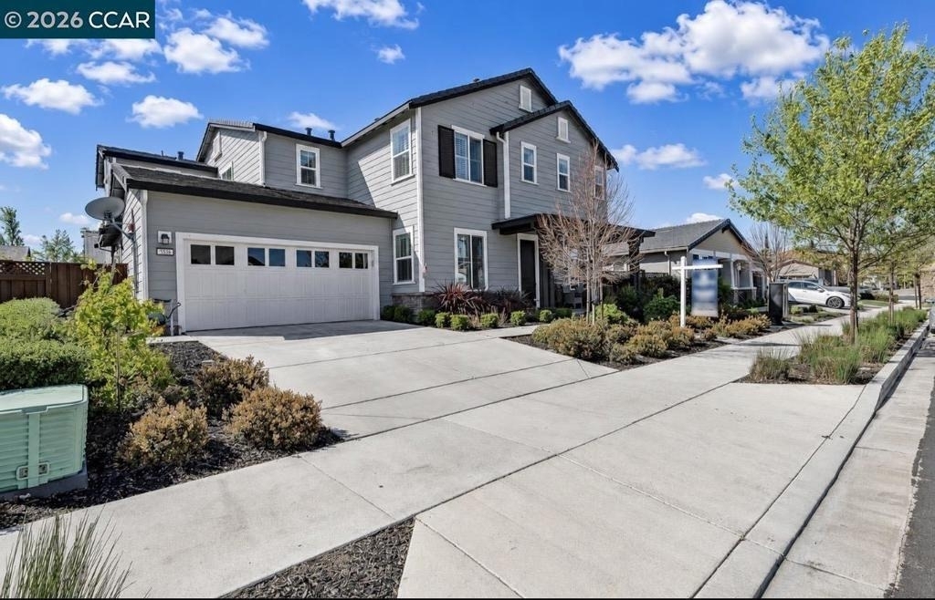 582 Mandevilla Dr - Photo 0
