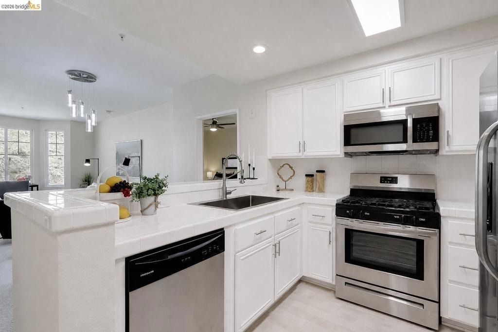 200 Caldecott Ln - Photo 2