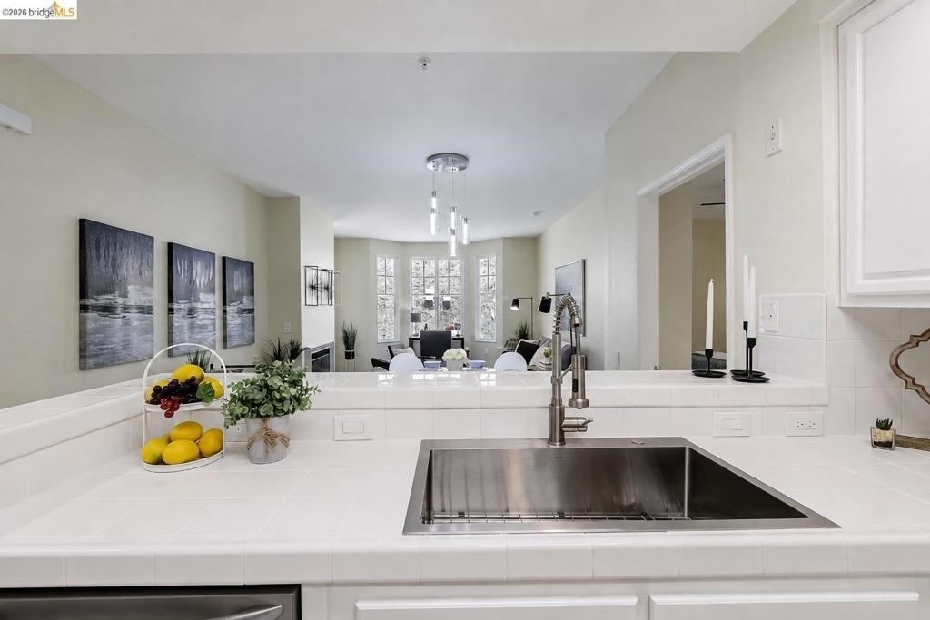 200 Caldecott Ln - Photo 6
