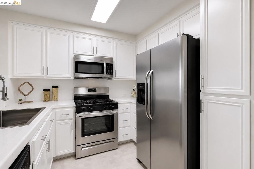 200 Caldecott Ln - Photo 3