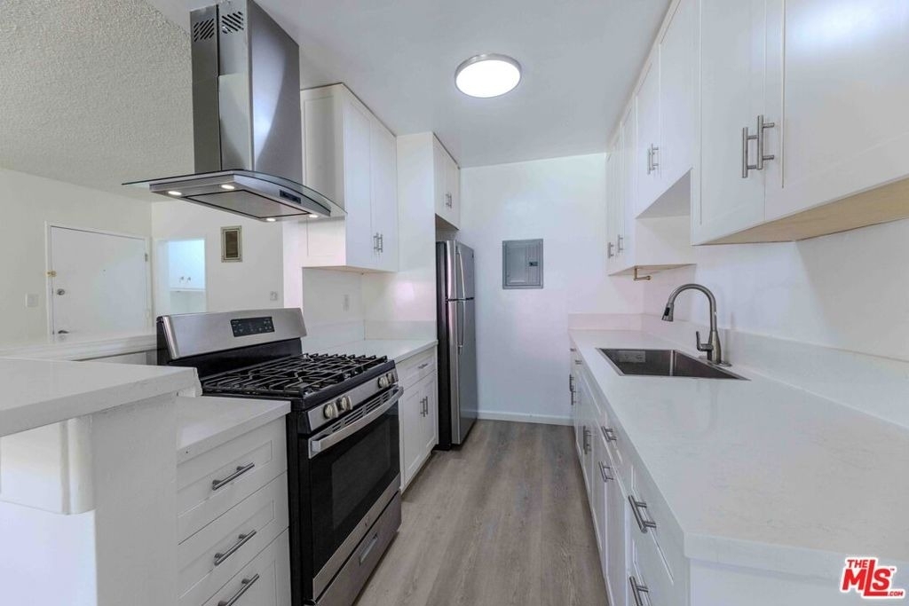 1426 S Orange Grove Avenue - Photo 2
