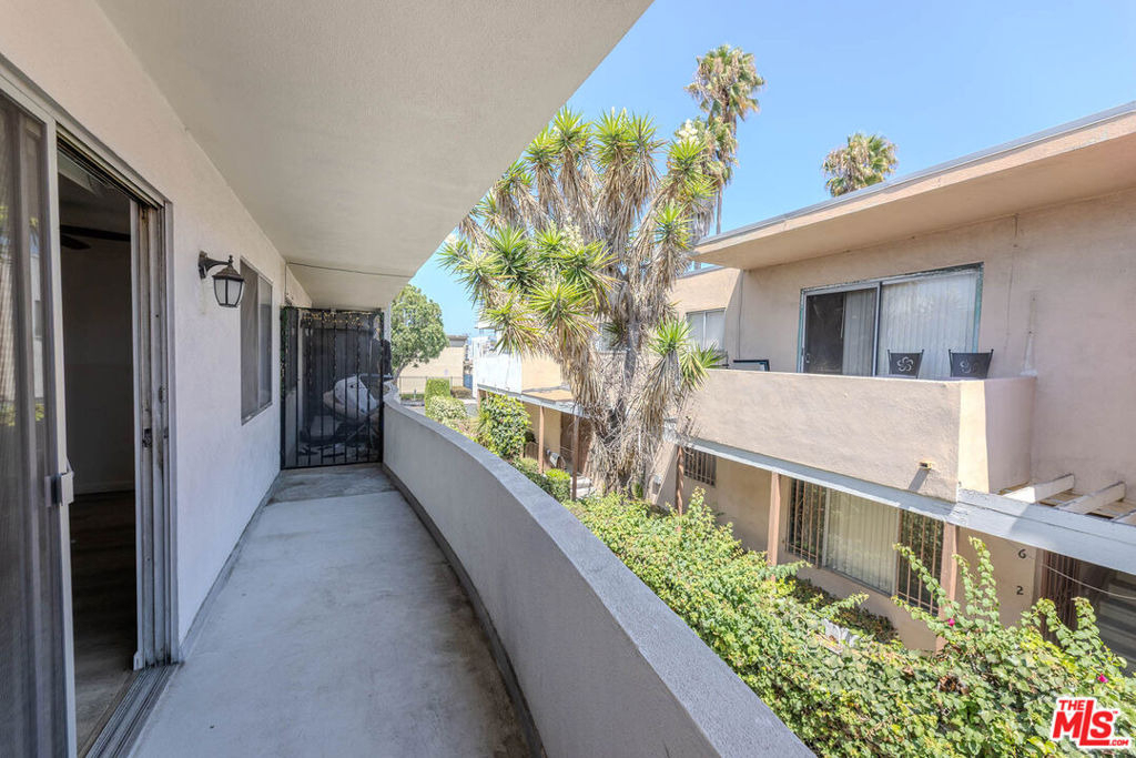 1426 S Orange Grove Avenue - Photo 13