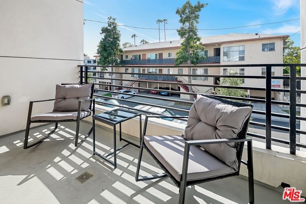 1236 N Spaulding Avenue - Photo 17