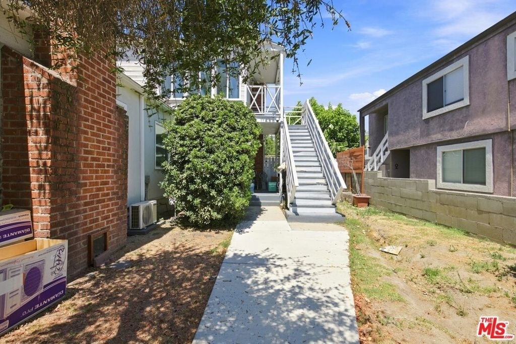 11485 Cumpston Street - Photo 2