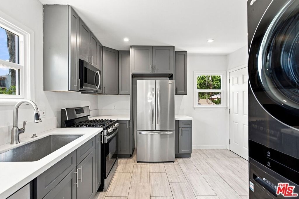 11485 Cumpston Street - Photo 4