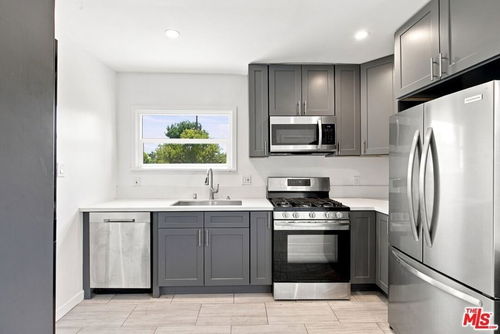 11485 Cumpston Street - Photo 6