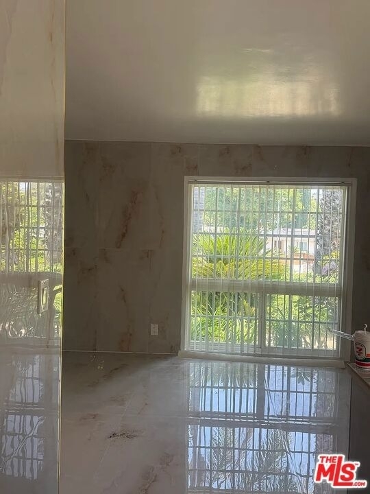 24316 Burbank Blvd - Photo 10