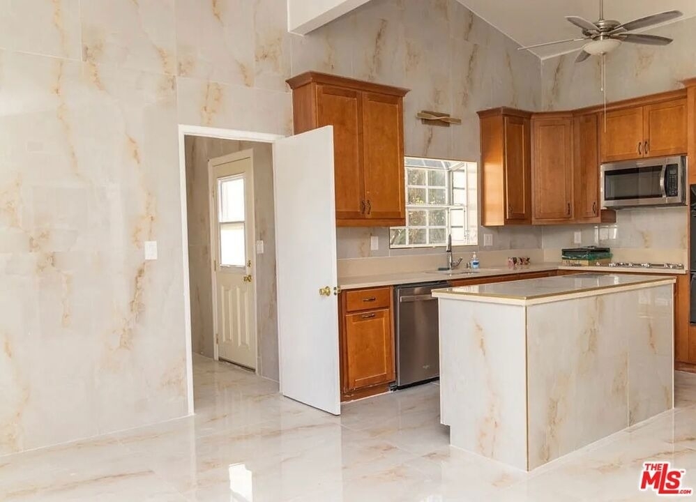 24316 Burbank Blvd - Photo 3