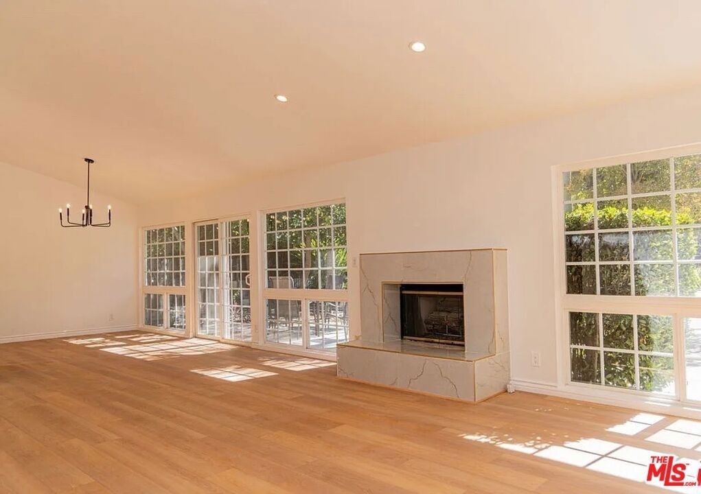 24316 Burbank Blvd - Photo 5