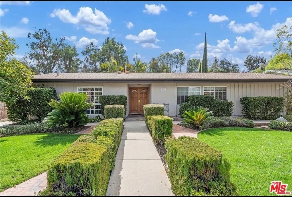 24316 Burbank Blvd - Photo 1