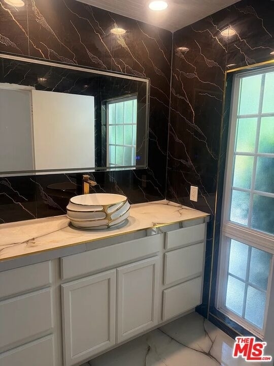 24316 Burbank Blvd - Photo 9