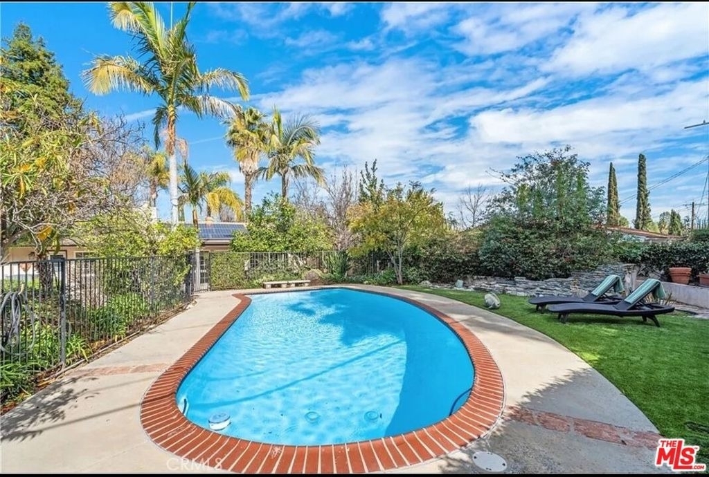 24316 Burbank Blvd - Photo 19