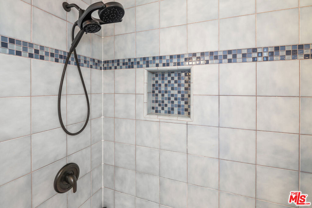 4622 W 149th Street - Photo 14