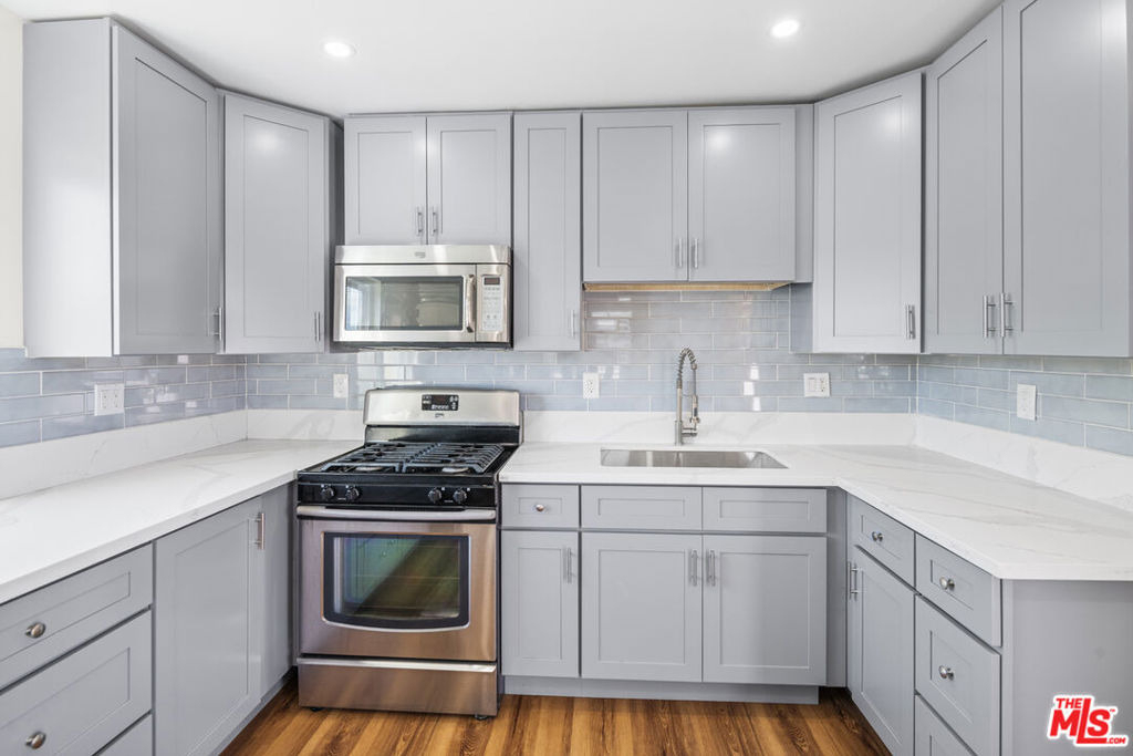 4622 W 149th Street - Photo 9