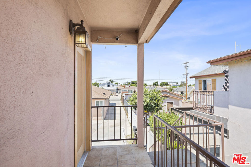 4622 W 149th Street - Photo 3