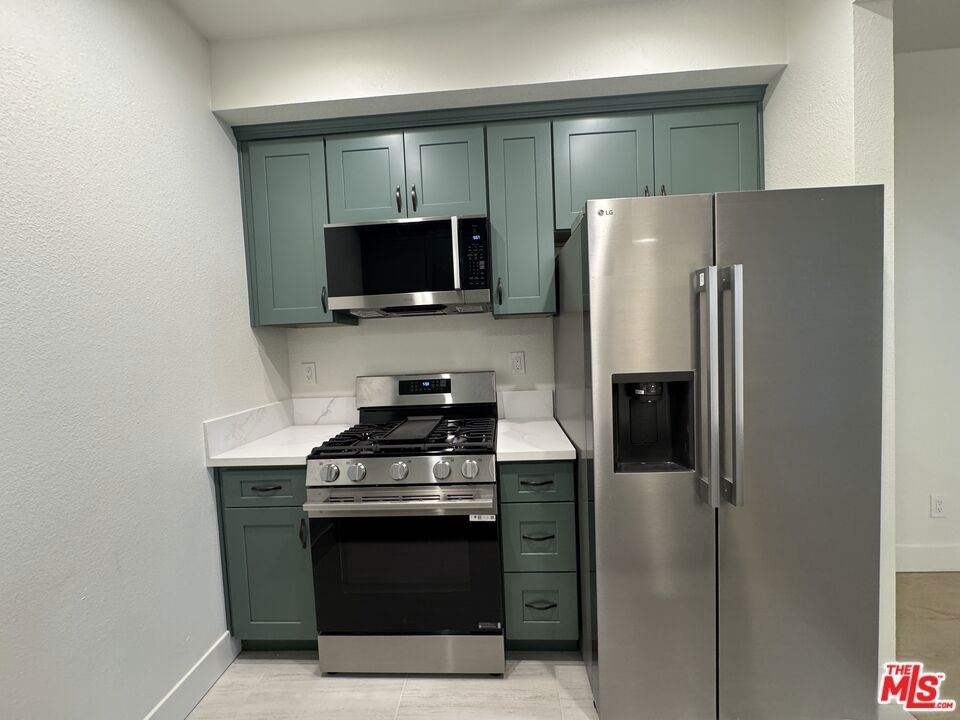 5620 Yolanda Avenue - Photo 9