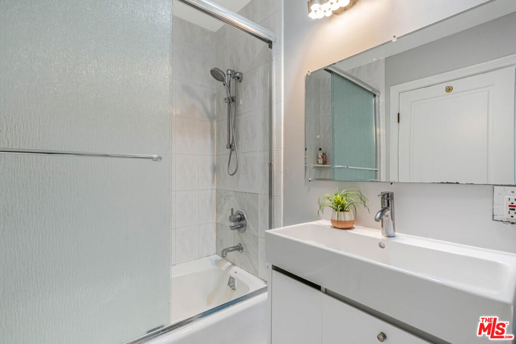 1645 Malcolm Avenue - Photo 31