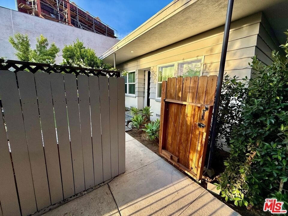 4336 Laurel Canyon Blvd - Photo 5