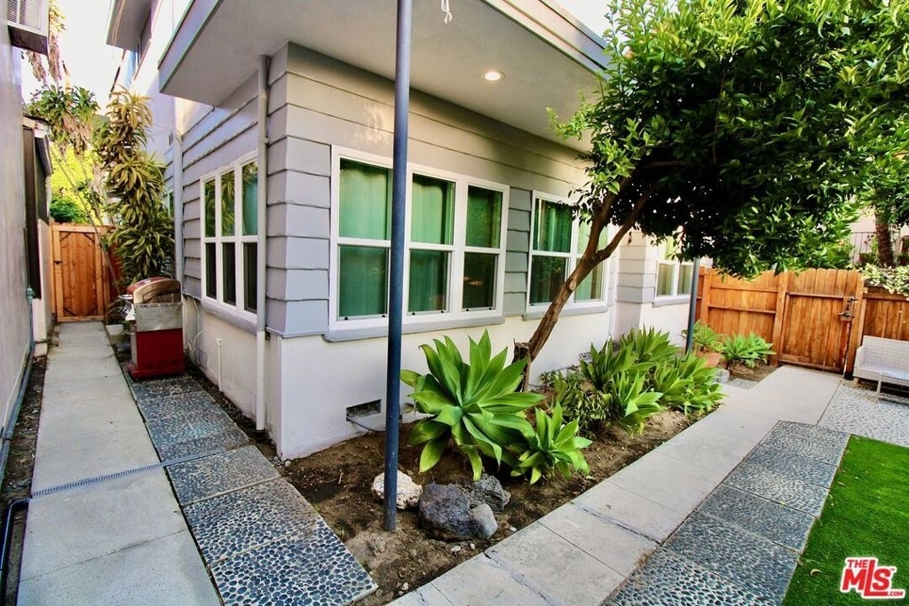 4336 Laurel Canyon Blvd - Photo 19