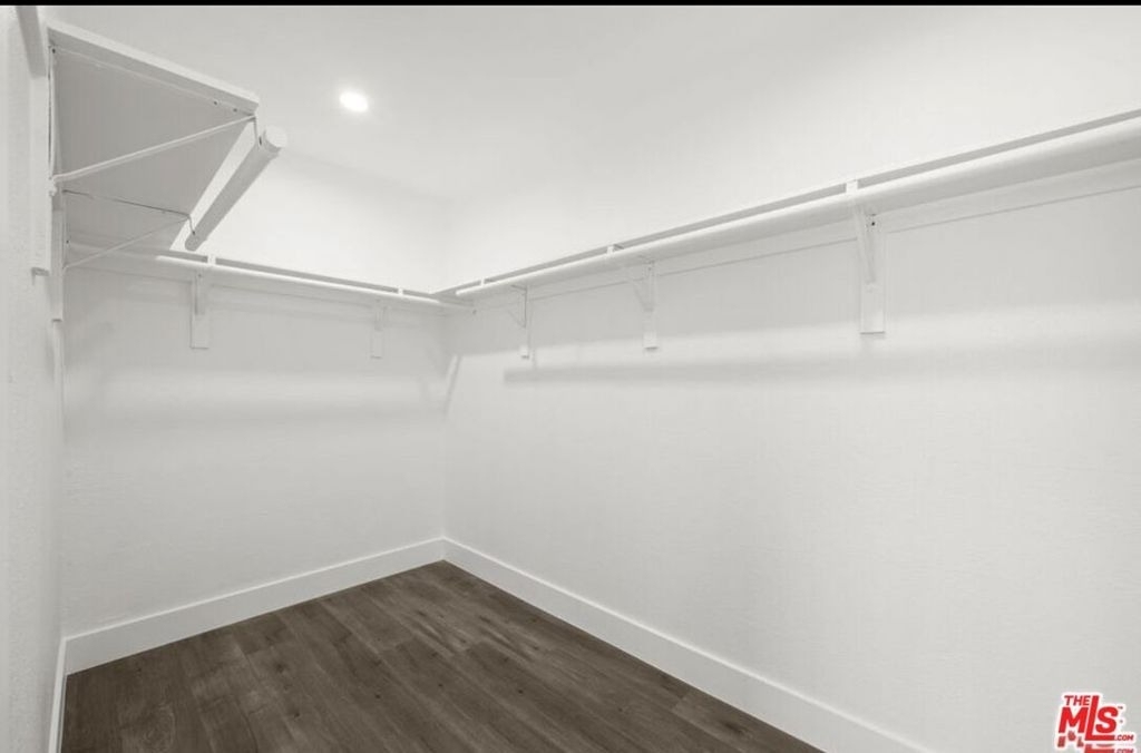 6257 Lindley Avenue - Photo 7