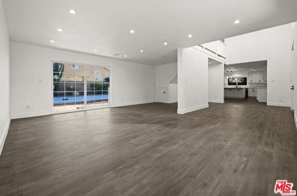 6257 Lindley Avenue - Photo 4