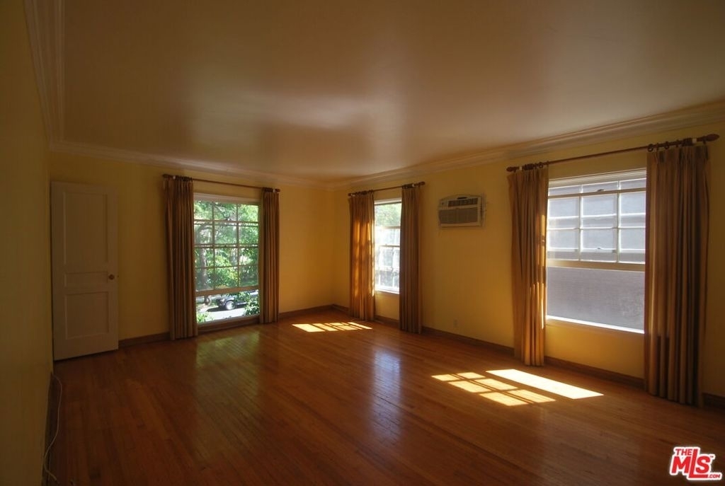 325 Palm Drive - Photo 2
